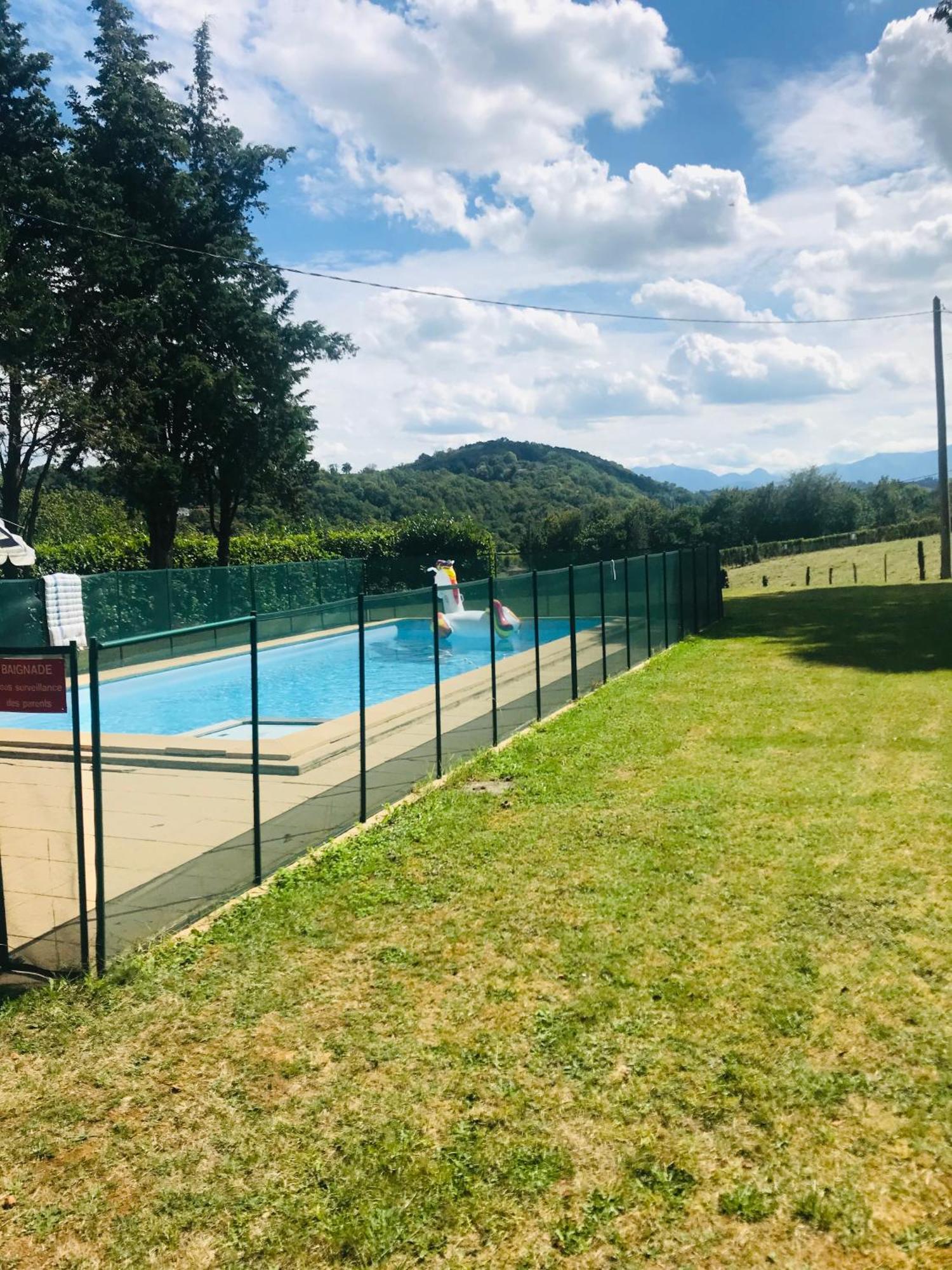 L'Oree Des Roses, Hebergement De Vacances Avec Jardin Et Piscine Gan Luaran gambar
